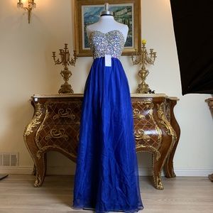 Women’s sweet heart rhinestone bodice prom dress
